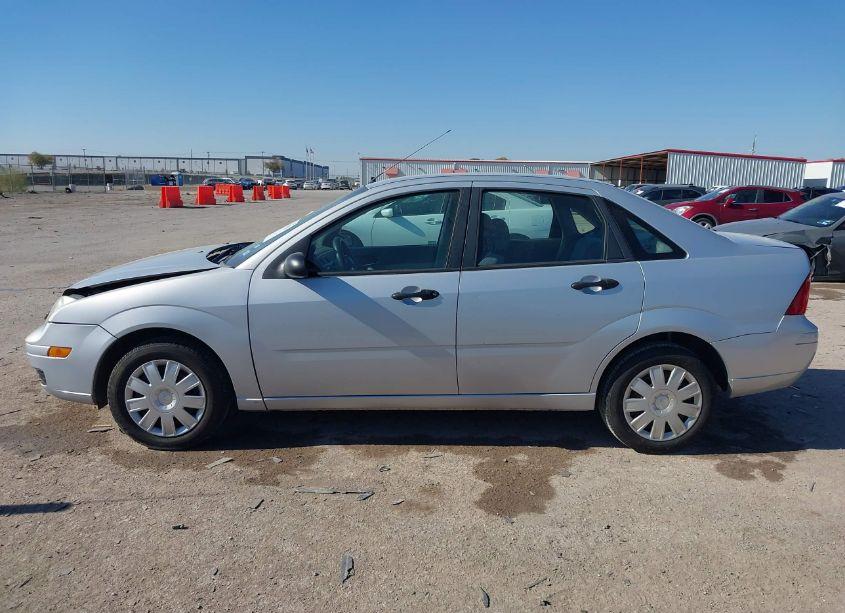 Photo 14 of 2005 Ford Focus ZX4 (VIN 1FAFP34N35W210583)