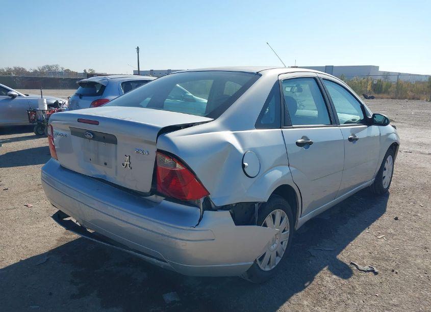 Photo 4 of 2005 Ford Focus ZX4 (VIN 1FAFP34N35W210583)
