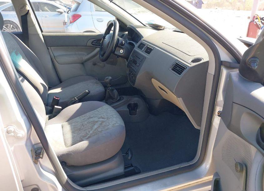 Photo 5 of 2005 Ford Focus ZX4 (VIN 1FAFP34N35W210583)