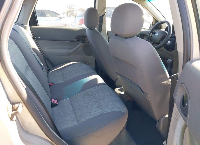 Photo 8 of 2005 Ford Focus ZX4 (VIN 1FAFP34N35W210583)