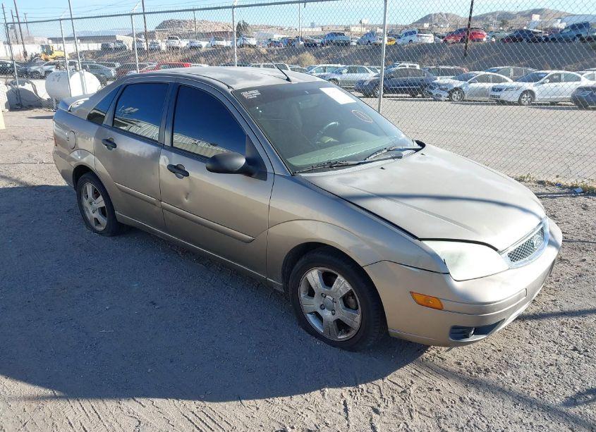 2005 Ford Focus ZX4 (VIN 1FAFP34N35W220787) main photo