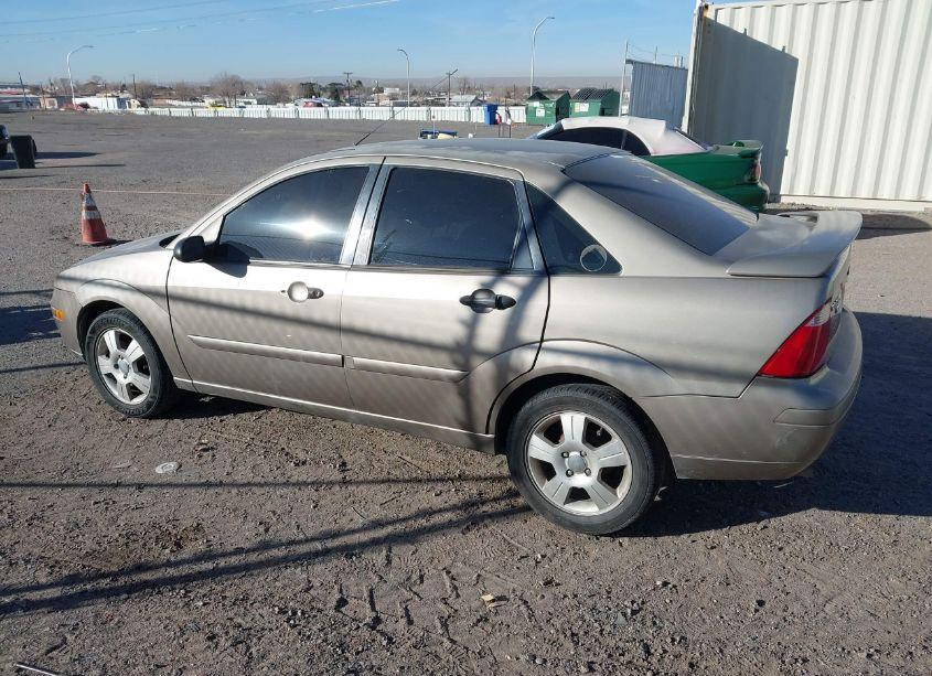 Photo 14 of 2005 Ford Focus ZX4 (VIN 1FAFP34N35W220787)