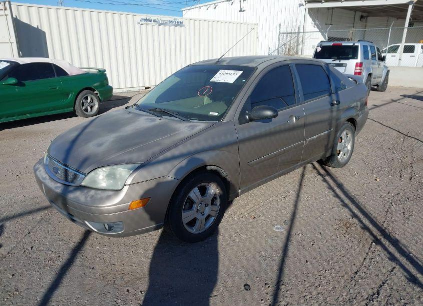 Photo 2 of 2005 Ford Focus ZX4 (VIN 1FAFP34N35W220787)