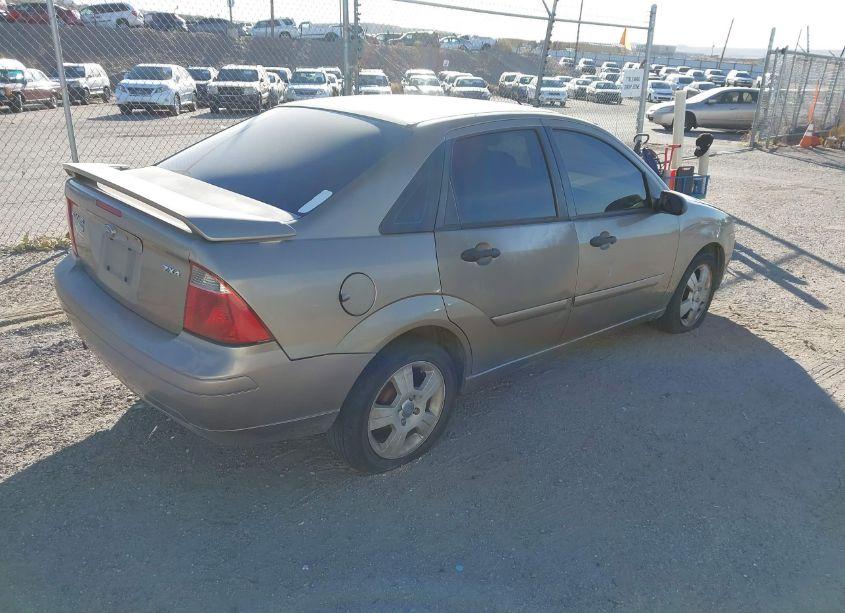 Photo 4 of 2005 Ford Focus ZX4 (VIN 1FAFP34N35W220787)