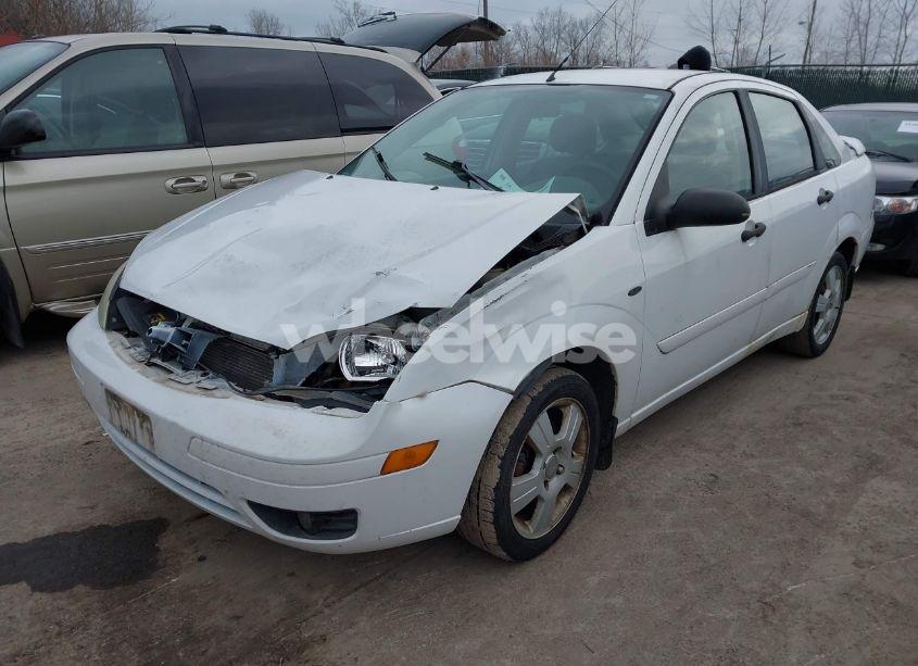 Photo 2 of 2005 Ford Focus ZX4 (VIN 1FAFP34N35W249528)