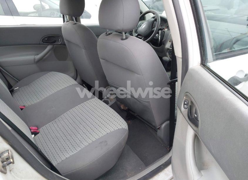 Photo 8 of 2005 Ford Focus ZX4 (VIN 1FAFP34N35W249528)