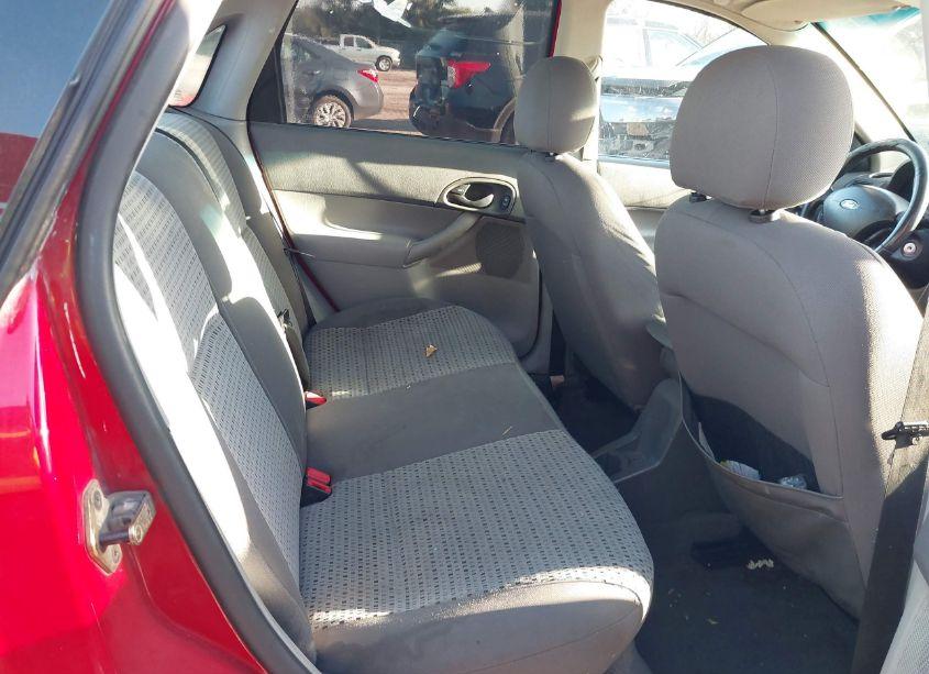 Photo 8 of 2005 Ford Focus ZX4 (VIN 1FAFP34N35W273201)