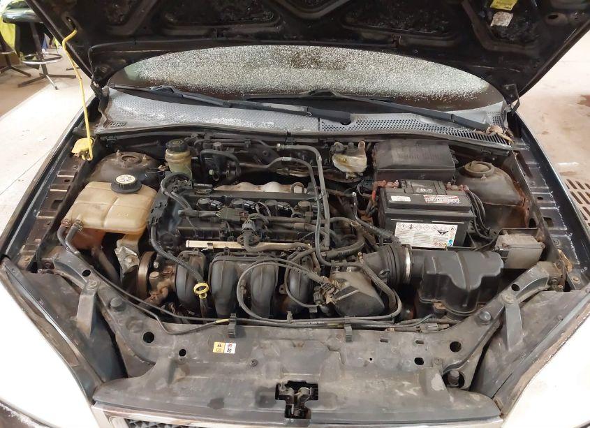 Photo 10 of 2005 Ford Focus ZX4 (VIN 1FAFP34N35W300977)
