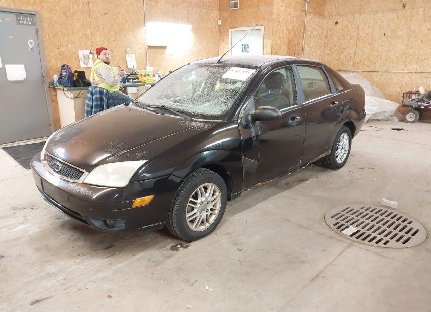 Photo 2 of 2005 Ford Focus ZX4 (VIN 1FAFP34N35W300977)