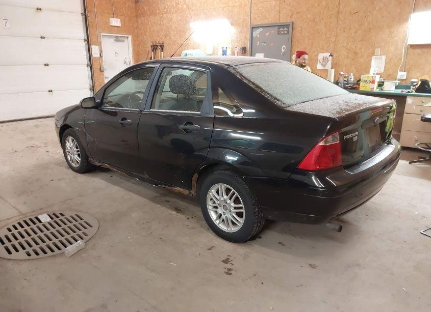 Photo 3 of 2005 Ford Focus ZX4 (VIN 1FAFP34N35W300977)