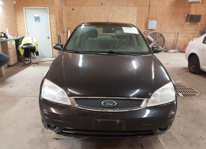 Photo 6 of 2005 Ford Focus ZX4 (VIN 1FAFP34N35W300977)