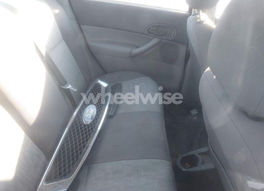 Photo 8 of 2005 Ford Focus ZX4 (VIN 1FAFP34N35W308027)