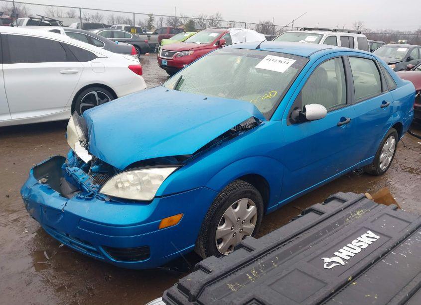 Photo 2 of 2007 Ford Focus S/SE/SES (VIN 1FAFP34N37W365380)