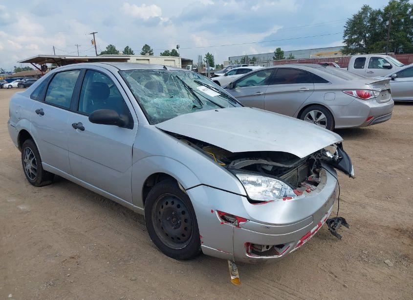 2005 Ford Focus ZX4 (VIN 1FAFP34N45W139328) main photo