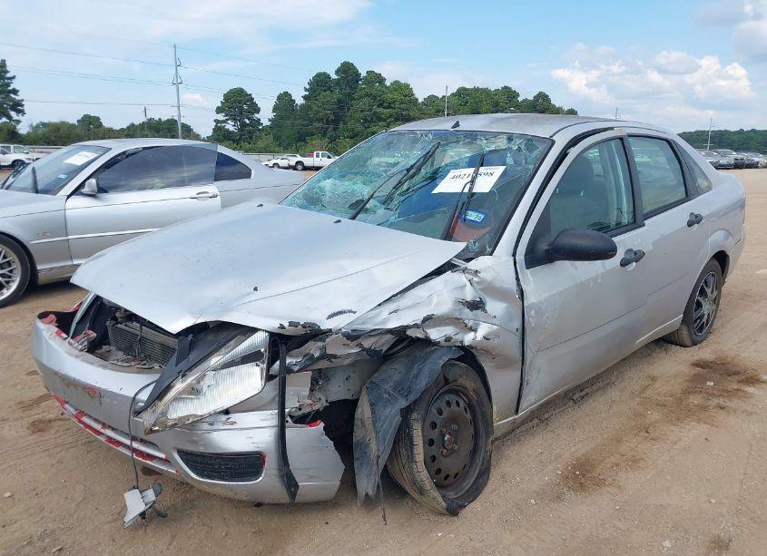 Photo 2 of 2005 Ford Focus ZX4 (VIN 1FAFP34N45W139328)