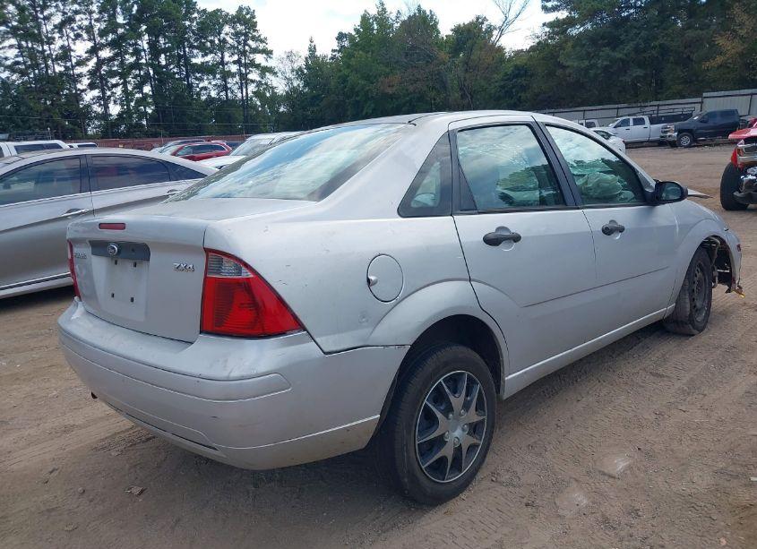 Photo 4 of 2005 Ford Focus ZX4 (VIN 1FAFP34N45W139328)
