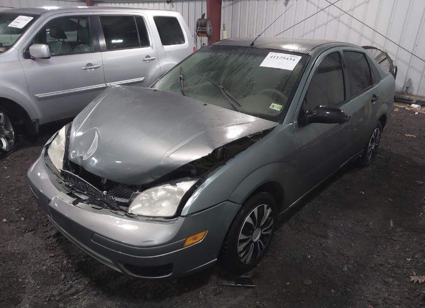 Photo 2 of 2005 Ford Focus ZX4 (VIN 1FAFP34N45W194281)