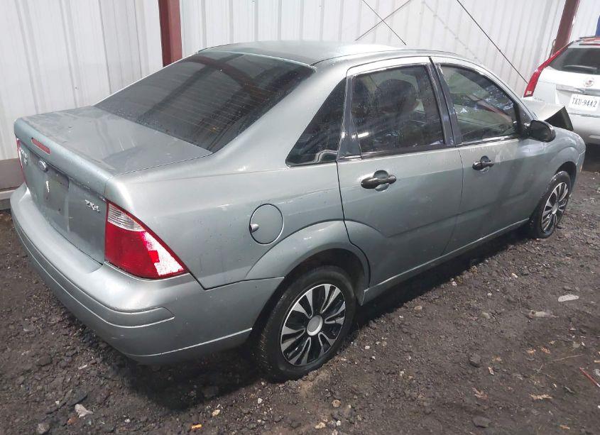 Photo 4 of 2005 Ford Focus ZX4 (VIN 1FAFP34N45W194281)