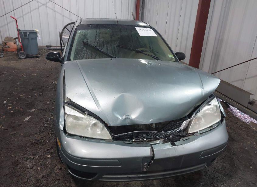 Photo 6 of 2005 Ford Focus ZX4 (VIN 1FAFP34N45W194281)