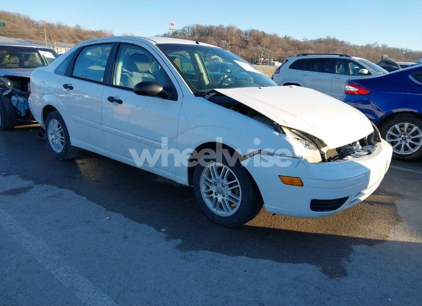 2005 Ford Focus ZX4 (VIN 1FAFP34N45W222967) main photo