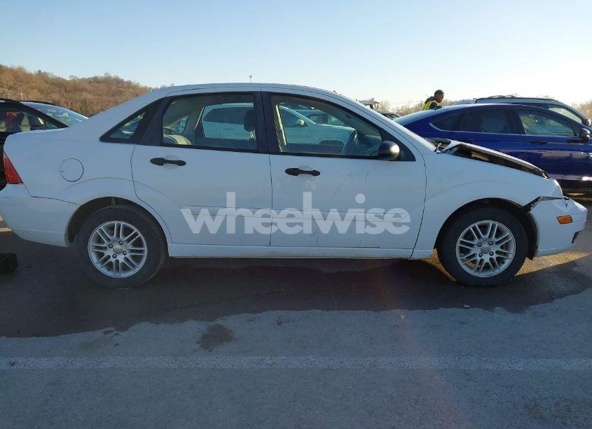 Photo 13 of 2005 Ford Focus ZX4 (VIN 1FAFP34N45W222967)