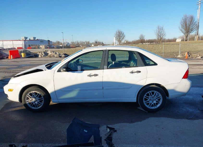 Photo 14 of 2005 Ford Focus ZX4 (VIN 1FAFP34N45W222967)