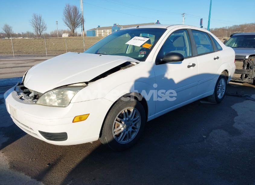 Photo 2 of 2005 Ford Focus ZX4 (VIN 1FAFP34N45W222967)