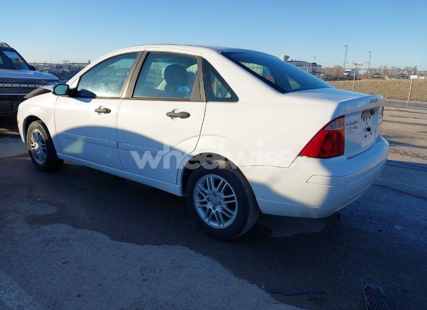 Photo 3 of 2005 Ford Focus ZX4 (VIN 1FAFP34N45W222967)