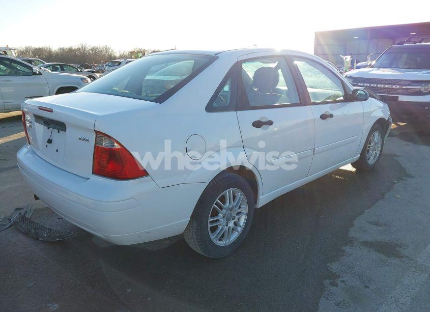 Photo 4 of 2005 Ford Focus ZX4 (VIN 1FAFP34N45W222967)