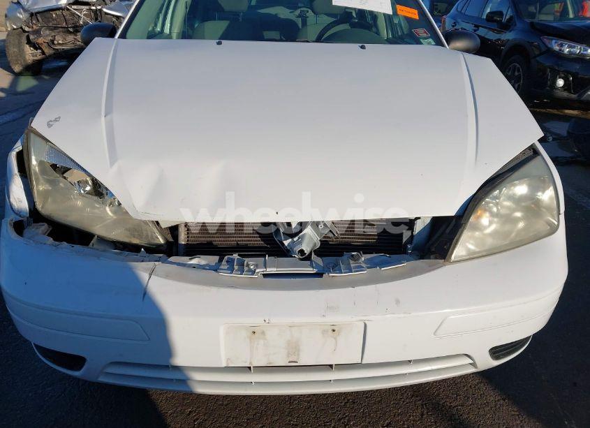 Photo 6 of 2005 Ford Focus ZX4 (VIN 1FAFP34N45W222967)