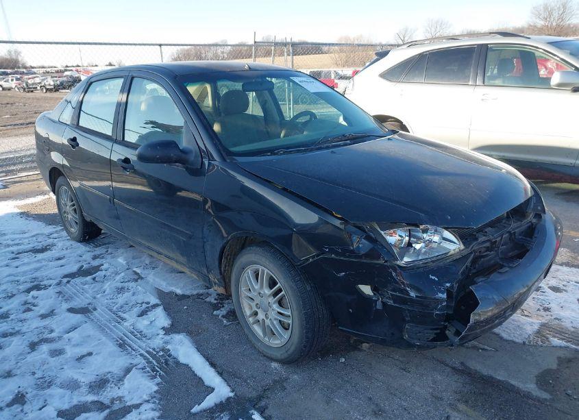 2005 Ford Focus ZX4 (VIN 1FAFP34N45W227392) main photo