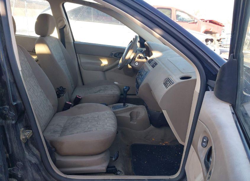 Photo 5 of 2005 Ford Focus ZX4 (VIN 1FAFP34N45W227392)