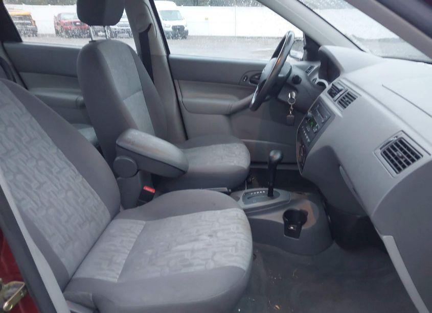 Photo 5 of 2005 Ford Focus ZX4 (VIN 1FAFP34N45W231538)