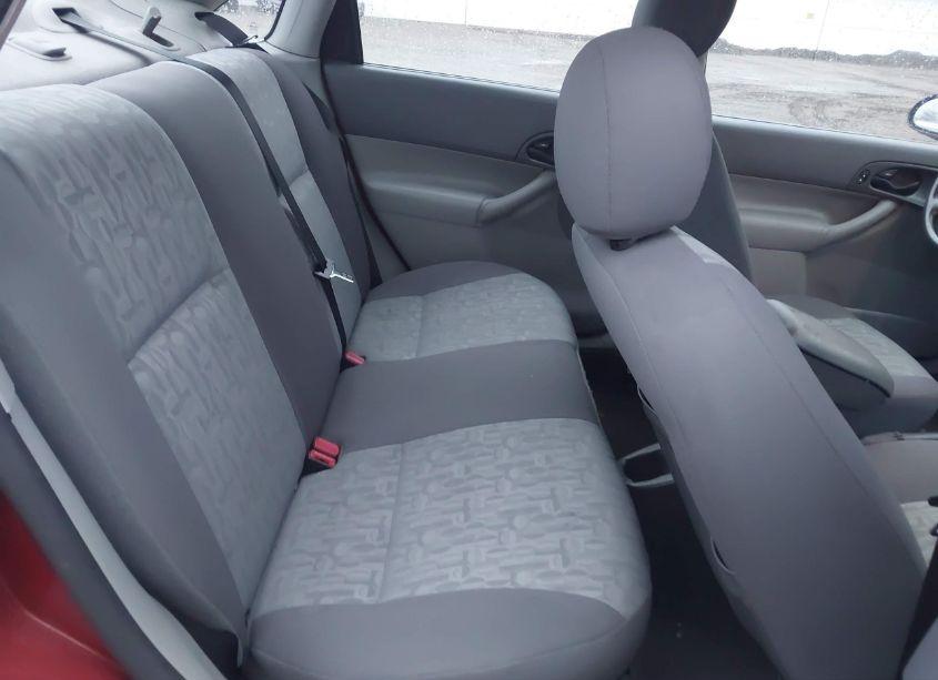 Photo 8 of 2005 Ford Focus ZX4 (VIN 1FAFP34N45W231538)