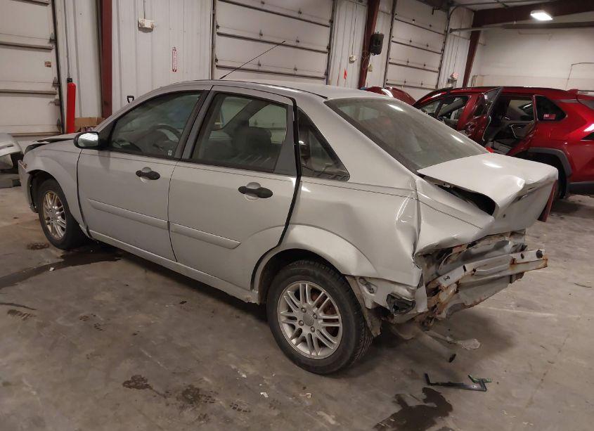 Photo 3 of 2007 Ford Focus S/SE/SES (VIN 1FAFP34N47W258631)