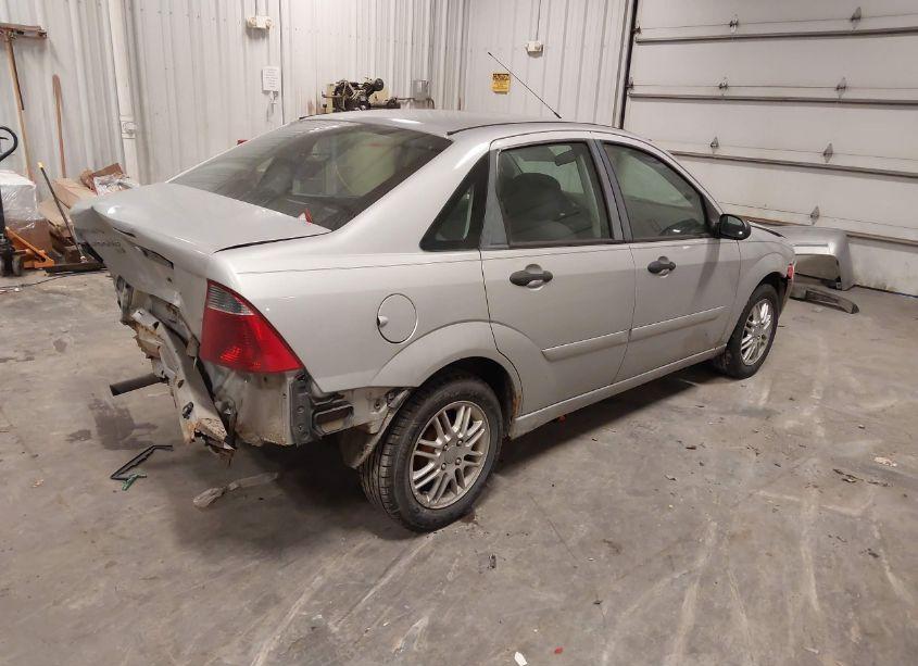 Photo 4 of 2007 Ford Focus S/SE/SES (VIN 1FAFP34N47W258631)