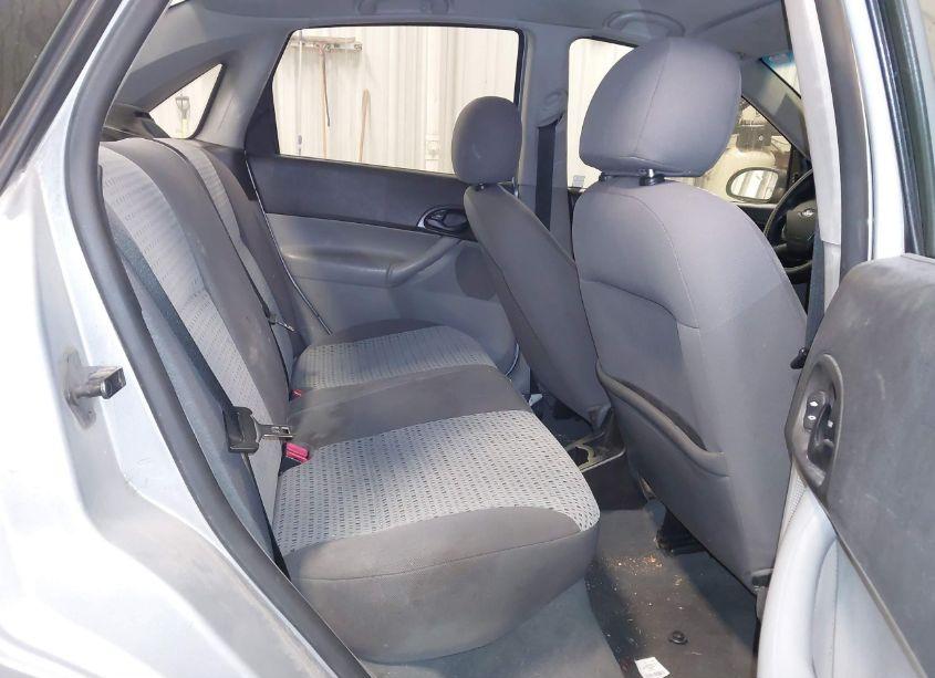 Photo 8 of 2007 Ford Focus S/SE/SES (VIN 1FAFP34N47W258631)