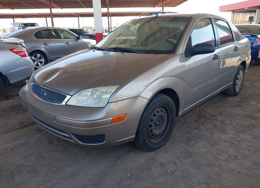 Photo 2 of 2005 Ford Focus ZX4 (VIN 1FAFP34N55W203215)