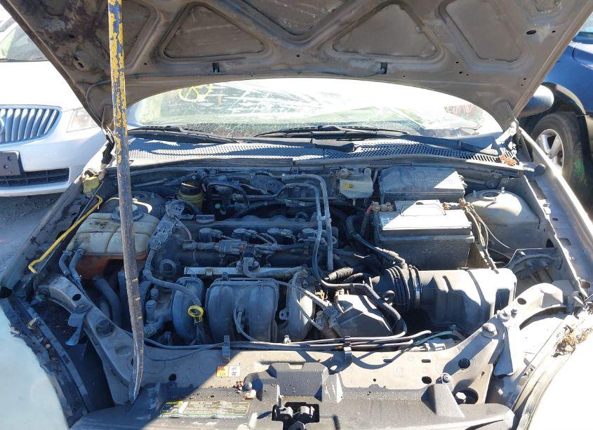 Photo 10 of 2005 Ford Focus ZX4 (VIN 1FAFP34N55W229569)