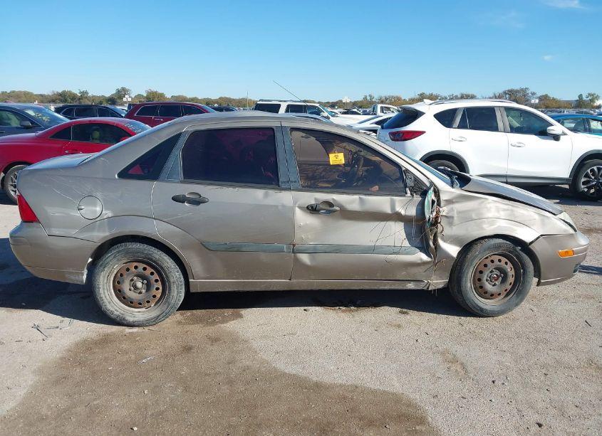 Photo 13 of 2005 Ford Focus ZX4 (VIN 1FAFP34N55W229569)