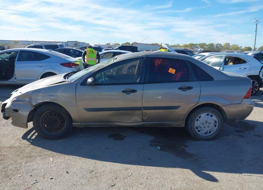 Photo 14 of 2005 Ford Focus ZX4 (VIN 1FAFP34N55W229569)