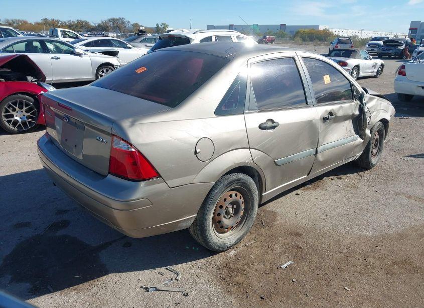 Photo 4 of 2005 Ford Focus ZX4 (VIN 1FAFP34N55W229569)