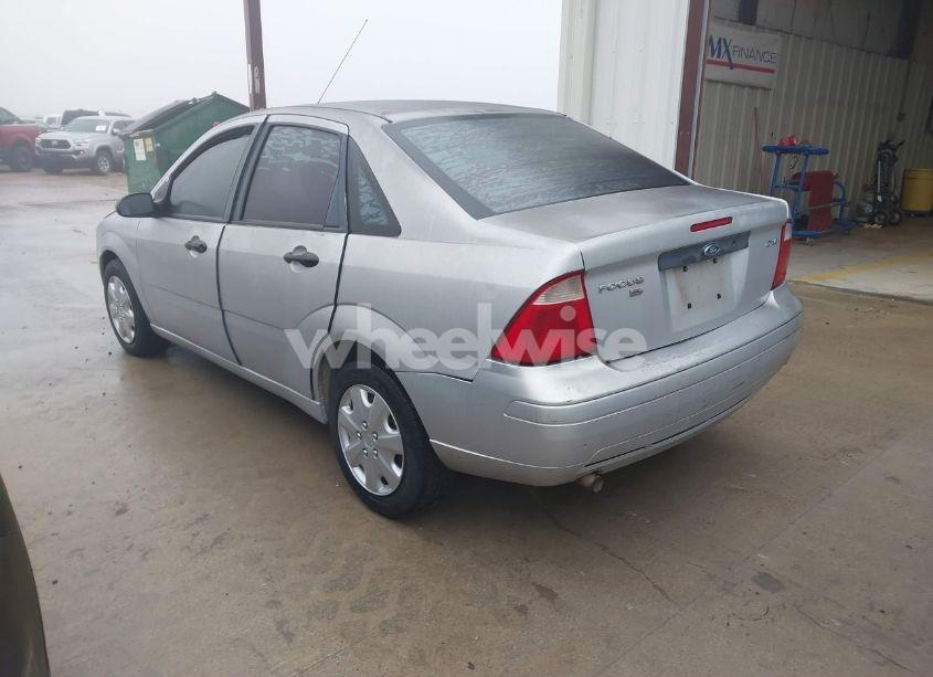 Photo 3 of 2005 Ford Focus ZX4 (VIN 1FAFP34N55W235517)