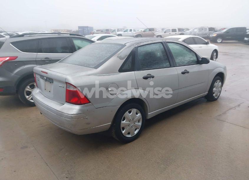 Photo 4 of 2005 Ford Focus ZX4 (VIN 1FAFP34N55W235517)