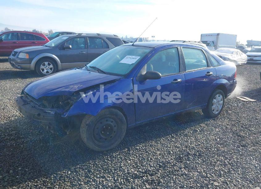 Photo 2 of 2005 Ford Focus ZX4 (VIN 1FAFP34N55W293613)
