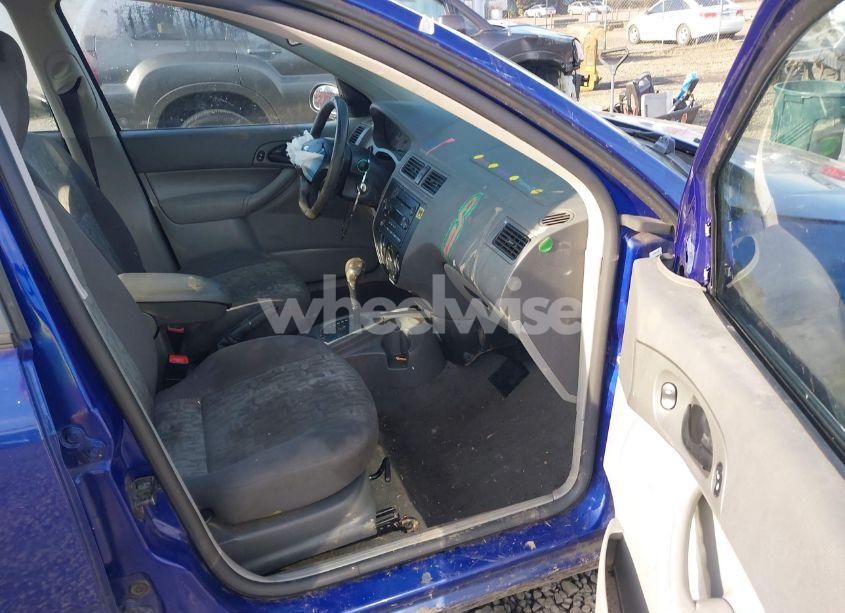 Photo 5 of 2005 Ford Focus ZX4 (VIN 1FAFP34N55W293613)