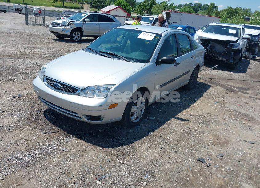 Photo 2 of 2007 Ford Focus S/SE/SES (VIN 1FAFP34N57W109953)