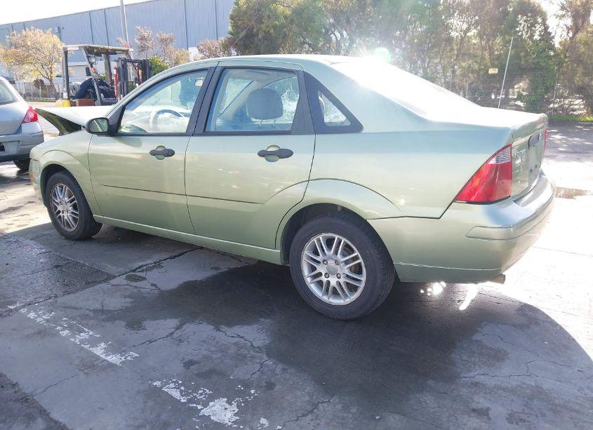 Photo 3 of 2007 Ford Focus S/SE/SES (VIN 1FAFP34N57W237836)