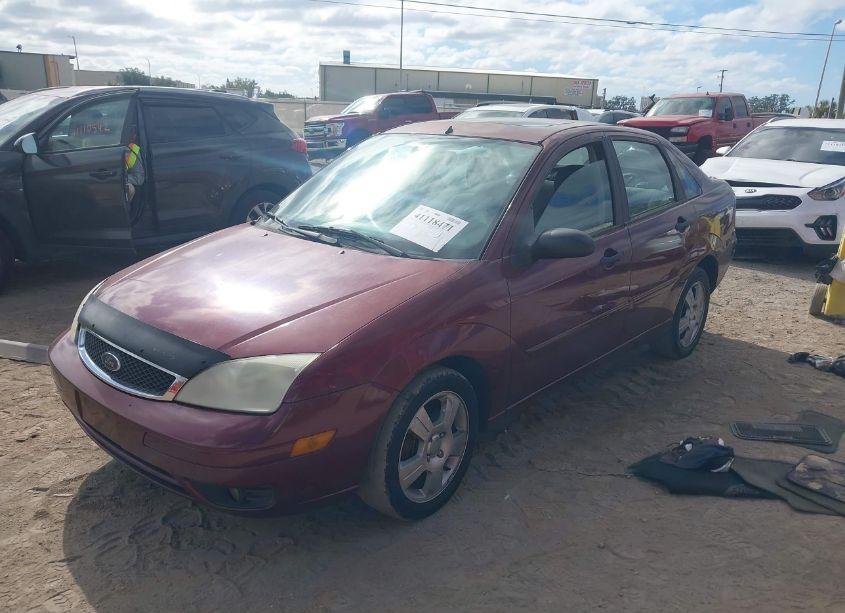 Photo 2 of 2007 Ford Focus S/SE/SES (VIN 1FAFP34N57W239280)