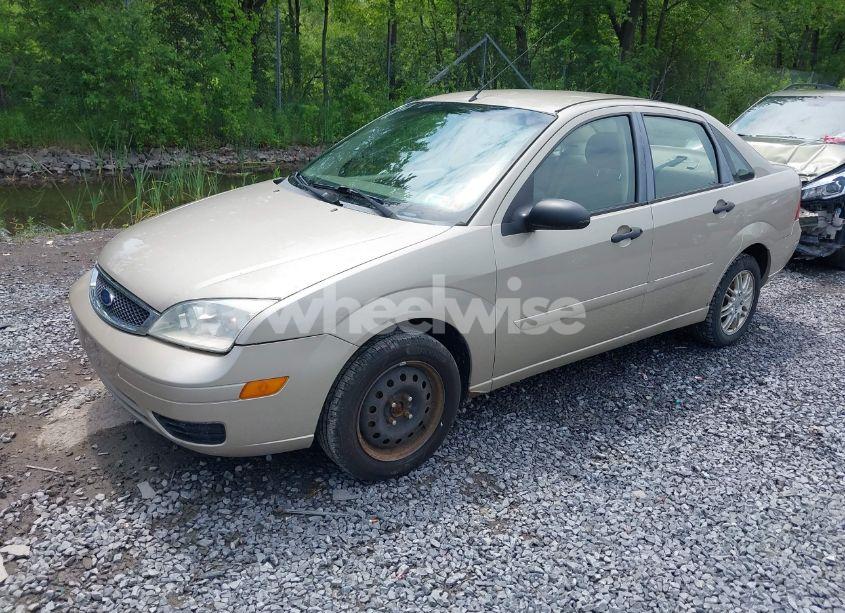 Photo 2 of 2007 Ford Focus S/SE/SES (VIN 1FAFP34N57W250909)